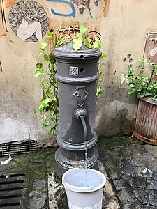 Dricksvattenfontän i Rom, en så kallad nasone.