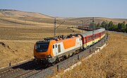 44. KW Die Elektrolokomotive E 1417 (Alstom Prima II) der marokkanischen ONCF mit Corail-Wagen auf der Strecke von Meknès nach Sidi Kacem.