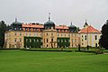 Lany Castle mit Kirche und Park