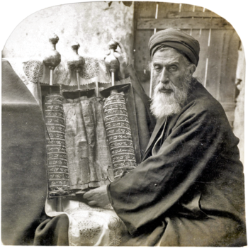 350px-Samaritan_High_Priest_and_Old_Pentateuch%2C_1905.png