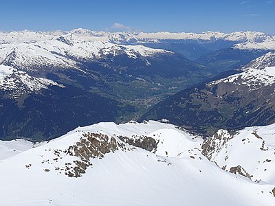 Blick ins Sotgôt (untere Talstufe des Oberhalbsteins bis Tinizong) aufgenommen vom Piz d’Err