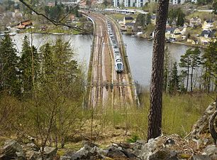 Pendeltåg över Stäksundet vid Kungsängen