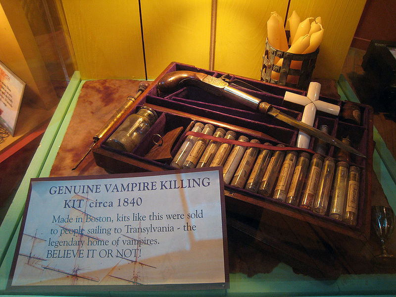 Archivo:Vampire Killing Kit.jpg