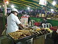 Vendedora de chicharrones. Lima, Perú.