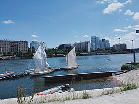 Voiliers sur le Seine.