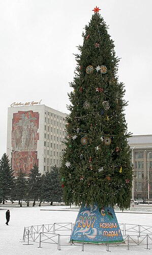 Новогодняя ёлка на площади Саратова