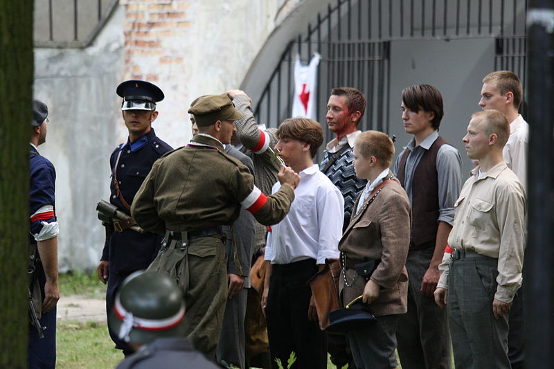 http://upload.wikimedia.org/wikipedia/commons/thumb/6/6f/20080809_mokotow_44_reenactment_IMG_2936.jpg/800px-20080809_mokotow_44_reenactment_IMG_2936.jpg