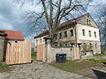 Bauernhof mit Wohnstallhaus, Scheune und Sandsteinplatten auf dem Hof