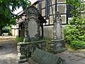 Kirche, Denkmal für die Gefallenen des Ersten Weltkrieges und zehn Grabmale auf dem Kirchhof (Einzeldenkmale zu ID-Nr. 09304693)