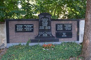 Grabstätte der Familie Deubel auf dem neuen Bockenheimer Friedhof (2015)