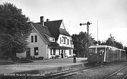 Järnvägsstationen i Burgsvik på med Hilding Carlsson-rälsbuss. Fotot taget 1945–1947.