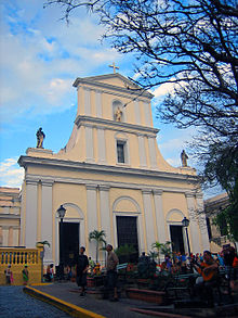 Cathedral of San Juan, built between 1535 and 1802. Catedral de San Juan Bautista a.jpg