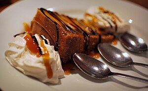 Cheesecake with caramel sauce.