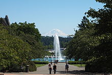 Mount Rainier viewed from Drumheller Fountain Drumhellerfountain.jpg