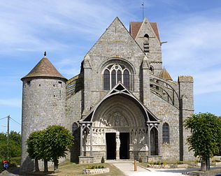 L'église Saint-Éliphe de Rampillon, en Île-de-France. Elle est classée au titre des monuments historiques en France. (définition réelle 3 664 × 2 922)