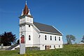 Emigrantkirka ble reist av norske utvandrere i Nord-Dakota i USA som Brampton Lutheran Church 1908–1922. Kirkbygget ble flyttet til Radøy kommune i 1996 og vigslet året etter. Foto: B. Ystebø, 2009