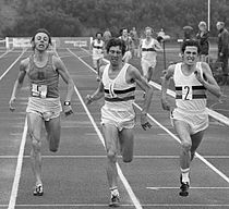 Emiel Puttemans (Mitte, bei einem Rennen im Jahr 1974) belegte nach seinem Silbermedaillengewinn über 10.000 Meter in der Vorwoche nun Rang fünf