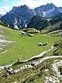 Dolomity di Braies a chata Hochalmhütte při pohledu od Lapedurscharte