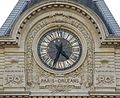 Часы на фасаде изящных искусств вокзала Орсе из Парижа