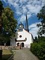 Kirche mit Ausstattung, Kirchhof mit Einfriedungsmauer und Denkmal für die Gefallenen des Ersten Weltkrieges auf dem Kirchhof