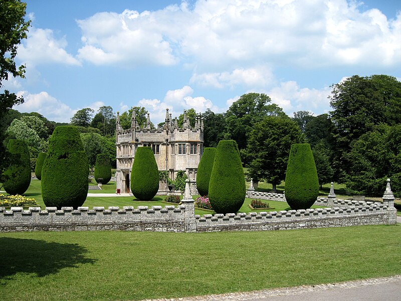 http://upload.wikimedia.org/wikipedia/commons/thumb/6/6f/Lanhydrock_24.jpg/800px-Lanhydrock_24.jpg