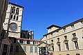 La cour de l'ancien archevêché, le chevet de la primatiale Saint-Jean.