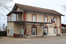 Marlieux - Châtillon, reconverti en mairie.