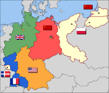 Map o raniad terfynol yr Almaen fewn i barthau dan reolaeth y cynghreiriaid:      Parth Prydain      Parth Ffrainc (dau exclaves) a dechrau yn 1947, y Saar protectorate      Parth America      Parth Sofietaidd, yn hwyrach Dwyrain yr Almaen      Tiriogaeth a feddianwyd gan Wlad Pwyl a'r Sofietiaid