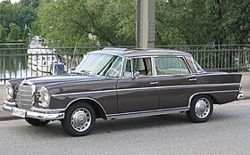 Mercedes-Benz "300 SE lang" (W112.015).jpg