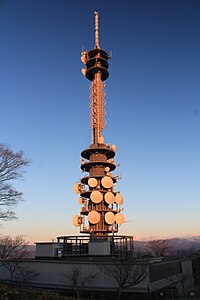 朝日に染まる日本平デジタルタワー（2016年2月10日）