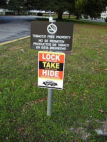 "No Smoking" sign in Spanish and English at the headquarters of the Texas Department of Health in Austin, Texas NoSmokingTexasDeptStateHealth.JPG
