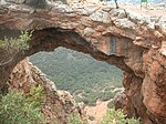 Keshetgrotta (ein naturleg boge) på ein rygg nær Nahal Betzet