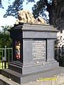 Denkmal auf einem Grab aus dem Krieg von 1866, der Grabhügel des Hauptmanns Kruchyn mit einem schlafenden Löwen