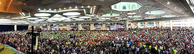 جمعیت حاضر در داخل مصلای تهران
