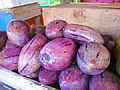 Plody lilku peruánského (pepino) na tržišti v Medanu