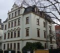 Mietshaus in offener Bebauung