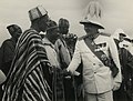 Der Gouverneur der Goldküste, Sir Charles Noble Arden-Clarke, trifft einige bedeutende Häuptlinge aus den Nordterritorien in Tamale; zwischen 1949 und 1957