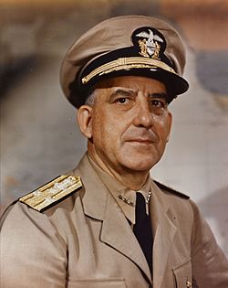 Вице-адмирал Дэниел Э. Барби, ВМС США, 23 июля 1945 года. Jpg