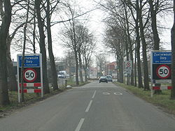 Eastern entrance to Zoeterwoude-Dorp, from the Nieuwe Weg