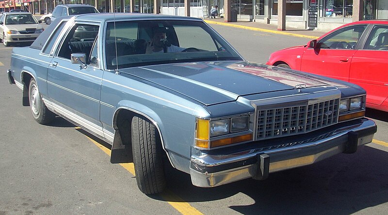 800px-%2787_Ford_LTD_Crown_Victoria_Coupe.JPG