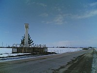 Памятник ОПХ Родина (у Рижского шоссе) и дорога на д. Родина
