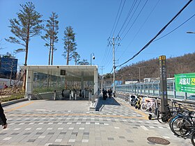 Un accès à la station, en 2023.