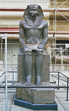 Estátua colossal de Amenemés II, mais tarde usurpada por  Ramessés II que a transportou para Pi-Ramessés, e finalmente por Merneptá, no Museu de Pérgamo