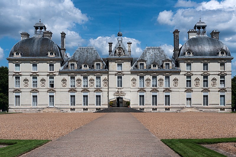 Fichier:Cheverny-Chateau-VueFrontale.jpg