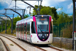 Citadis Dualis en direction du Bourget à l'entrée de Villetaneuse-Université.