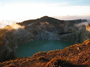 Вулкан Келимуту (остров Флорес, Индонезия) в 2002 году