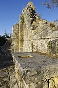 L'autel de la ruine de la chapelle de Fontroubade