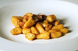 http://upload.wikimedia.org/wikipedia/commons/thumb/7/70/Gnocchi_with_truffle.jpg/250px-Gnocchi_with_truffle.jpg