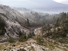 Paesaggio visto dall'anello del monte Ciavac in gennaio. Si vede Andreis sullo sfondo.