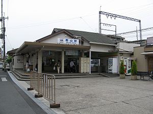 橿原神宫前方向的站舍（2007年5月18日）
